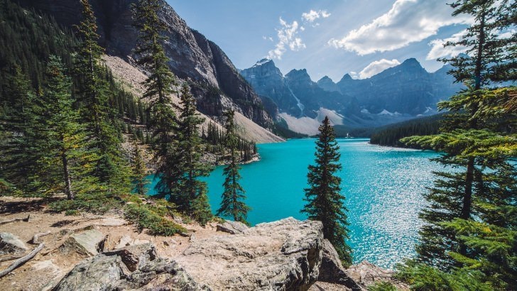 Moraine Lake surrounded by mountains